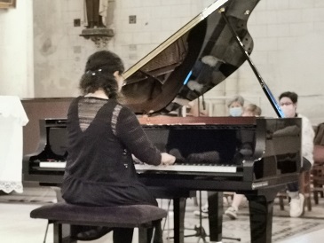 Elise Bachour au piano